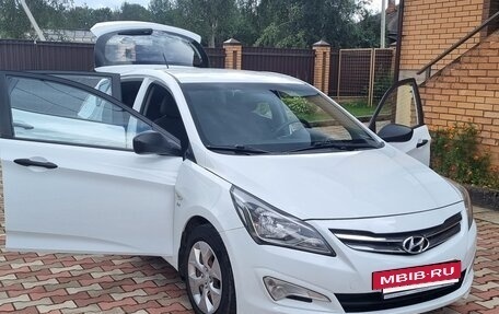 Hyundai Solaris II рестайлинг, 2015 год, 1 050 000 рублей, 3 фотография