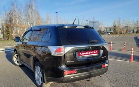 Mitsubishi Outlander III рестайлинг 3, 2014 год, 1 299 000 рублей, 6 фотография