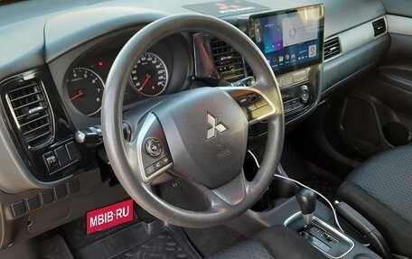 Mitsubishi Outlander III рестайлинг 3, 2014 год, 1 299 000 рублей, 8 фотография