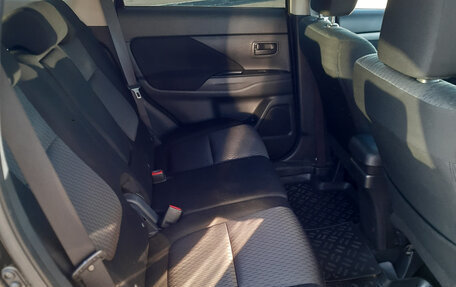 Mitsubishi Outlander III рестайлинг 3, 2014 год, 1 299 000 рублей, 12 фотография