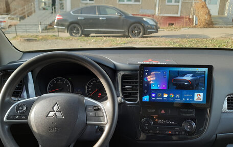 Mitsubishi Outlander III рестайлинг 3, 2014 год, 1 299 000 рублей, 9 фотография