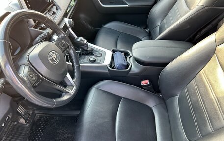 Toyota RAV4, 2019 год, 2 950 000 рублей, 11 фотография