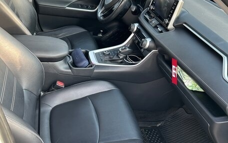 Toyota RAV4, 2019 год, 2 950 000 рублей, 13 фотография