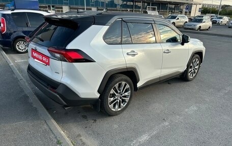 Toyota RAV4, 2019 год, 2 950 000 рублей, 8 фотография