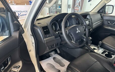 Mitsubishi Pajero IV, 2014 год, 2 599 900 рублей, 10 фотография