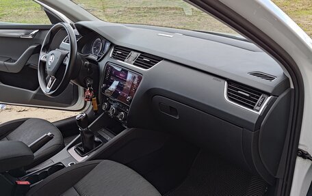 Skoda Octavia, 2018 год, 1 500 000 рублей, 8 фотография