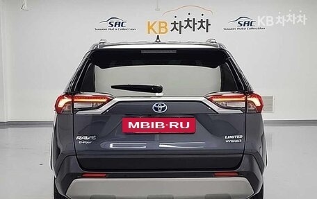 Toyota RAV4, 2022 год, 2 370 000 рублей, 4 фотография