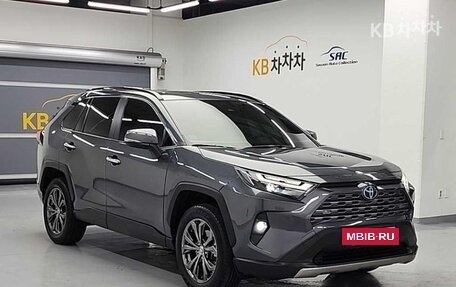 Toyota RAV4, 2022 год, 2 370 000 рублей, 3 фотография