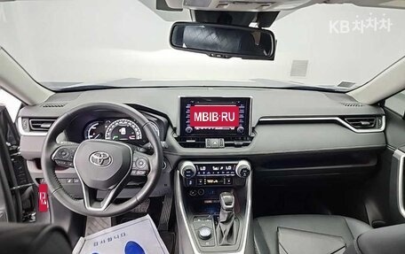 Toyota RAV4, 2022 год, 2 370 000 рублей, 9 фотография