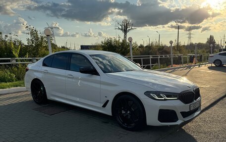 BMW 5 серия, 2022 год, 5 900 000 рублей, 2 фотография