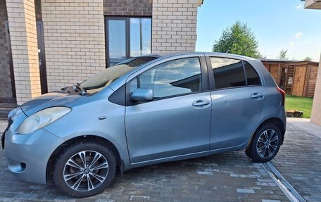 Toyota Yaris III рестайлинг, 2006 год, 410 000 рублей, 3 фотография