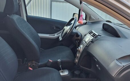Toyota Yaris III рестайлинг, 2006 год, 410 000 рублей, 10 фотография