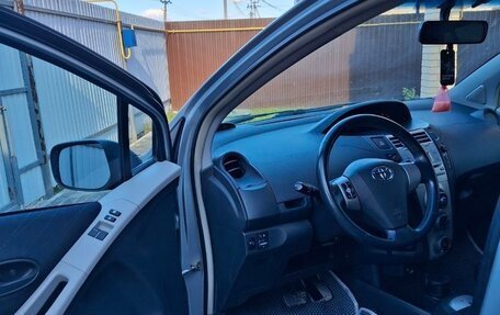 Toyota Yaris III рестайлинг, 2006 год, 410 000 рублей, 4 фотография