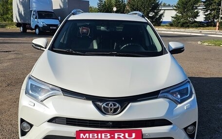 Toyota RAV4, 2015 год, 1 800 000 рублей, 2 фотография