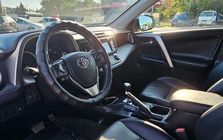 Toyota RAV4, 2015 год, 1 800 000 рублей, 16 фотография
