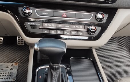 KIA Carnival III, 2017 год, 2 400 000 рублей, 15 фотография