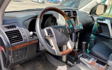 Toyota Land Cruiser Prado 150 рестайлинг 2, 2011 год, 3 450 000 рублей, 8 фотография