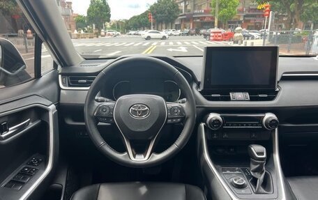 Toyota RAV4, 2021 год, 1 993 000 рублей, 6 фотография