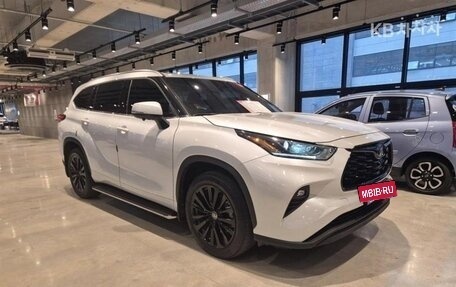 Toyota Highlander, 2023 год, 3 100 000 рублей, 5 фотография