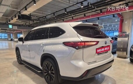 Toyota Highlander, 2023 год, 3 100 000 рублей, 2 фотография