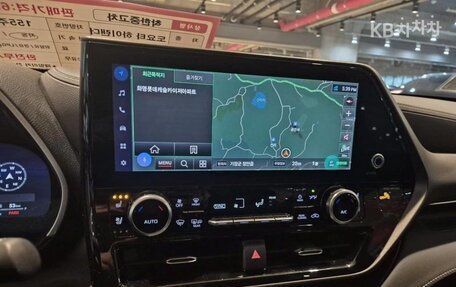 Toyota Highlander, 2023 год, 3 100 000 рублей, 8 фотография