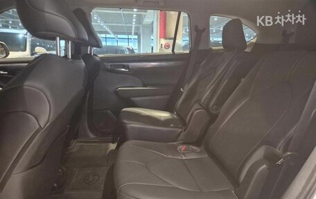 Toyota Highlander, 2023 год, 3 100 000 рублей, 14 фотография