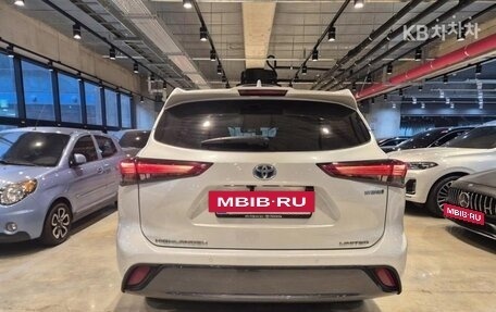 Toyota Highlander, 2023 год, 3 100 000 рублей, 3 фотография