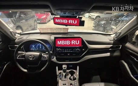 Toyota Highlander, 2023 год, 3 100 000 рублей, 16 фотография