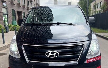 Hyundai H-1 II рестайлинг, 2015 год, 1 860 000 рублей, 2 фотография