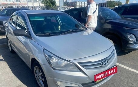 Hyundai Solaris II рестайлинг, 2015 год, 520 000 рублей, 3 фотография