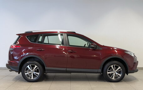 Toyota RAV4, 2017 год, 2 400 000 рублей, 4 фотография