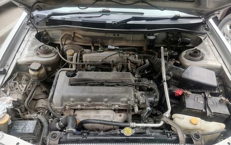 Nissan Avenir II, 2002 год, 320 000 рублей, 2 фотография