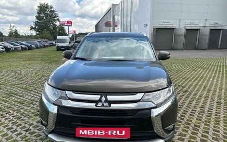 Mitsubishi Outlander III рестайлинг 3, 2016 год, 1 950 000 рублей, 4 фотография