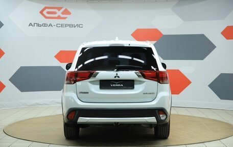 Mitsubishi Outlander III рестайлинг 3, 2018 год, 1 820 000 рублей, 6 фотография