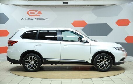 Mitsubishi Outlander III рестайлинг 3, 2018 год, 1 820 000 рублей, 4 фотография