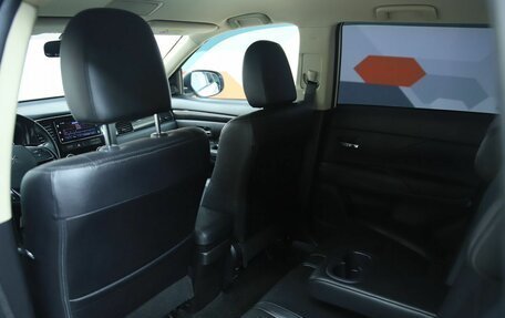 Mitsubishi Outlander III рестайлинг 3, 2018 год, 1 820 000 рублей, 11 фотография