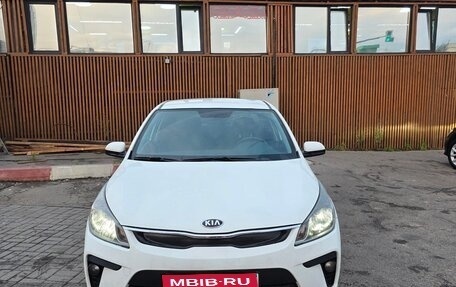 KIA Rio IV, 2018 год, 1 050 000 рублей, 1 фотография