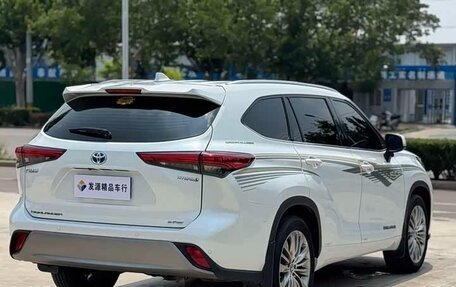 Toyota Highlander, 2022 год, 3 780 000 рублей, 5 фотография