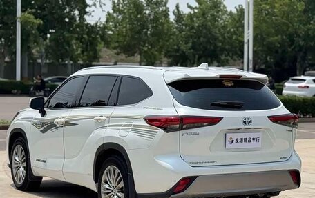 Toyota Highlander, 2022 год, 3 780 000 рублей, 7 фотография