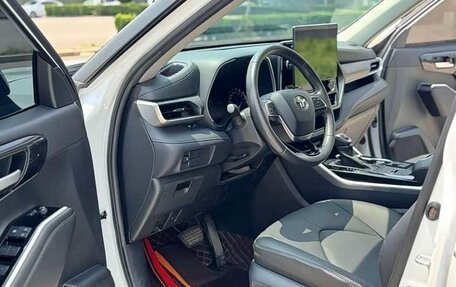 Toyota Highlander, 2022 год, 3 780 000 рублей, 6 фотография