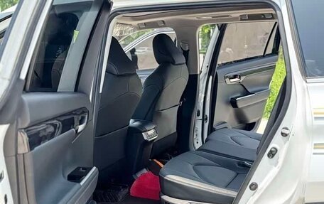 Toyota Highlander, 2022 год, 3 780 000 рублей, 10 фотография