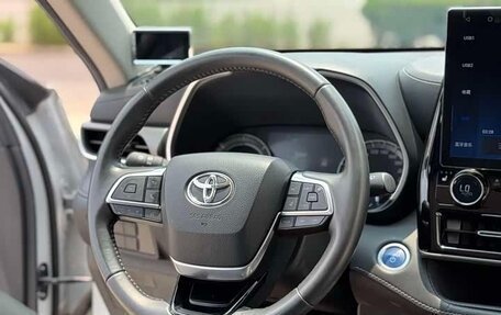 Toyota Highlander, 2022 год, 3 780 000 рублей, 15 фотография
