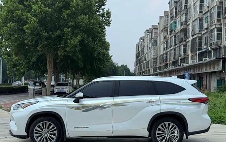Toyota Highlander, 2022 год, 3 780 000 рублей, 13 фотография