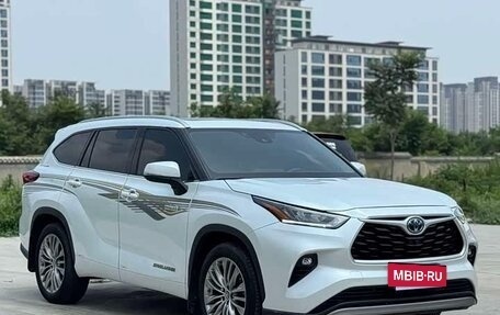 Toyota Highlander, 2022 год, 3 780 000 рублей, 3 фотография