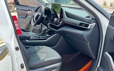 Toyota Highlander, 2022 год, 3 780 000 рублей, 4 фотография