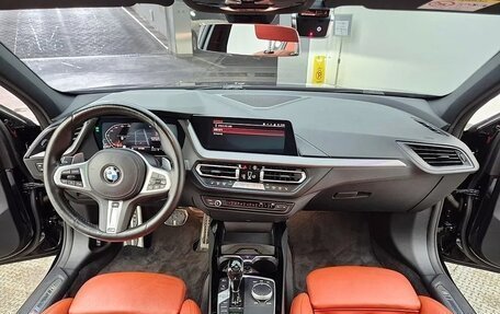 BMW 1 серия, 2022 год, 2 300 000 рублей, 7 фотография