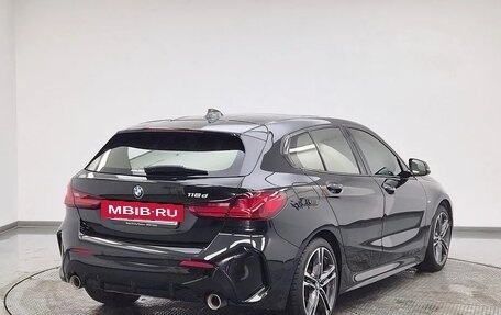 BMW 1 серия, 2022 год, 2 300 000 рублей, 2 фотография