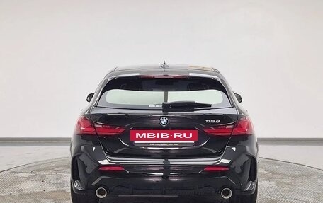 BMW 1 серия, 2022 год, 2 300 000 рублей, 4 фотография