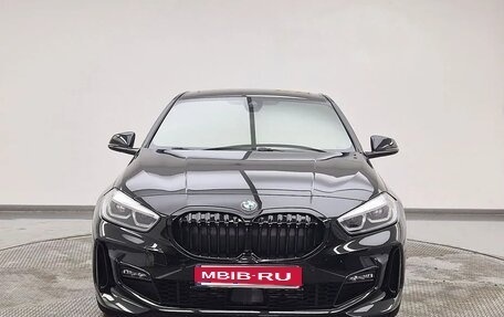 BMW 1 серия, 2022 год, 2 300 000 рублей, 3 фотография