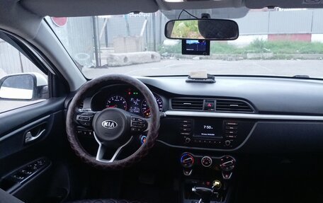 KIA Rio IV, 2018 год, 860 000 рублей, 10 фотография
